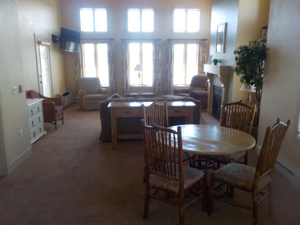 107 1st Ave, Sturgeon Bay, Wisconsin, 54235, United States, 3 Bedrooms Bedrooms, ,3 BathroomsBathrooms,Residential,For Sale,107 1st Ave,1537495