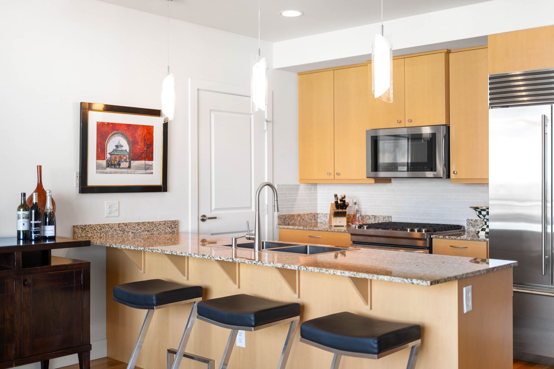  Two Parking Spaces and One of Largest Living/Dining Spaces Downtown - 物件實景