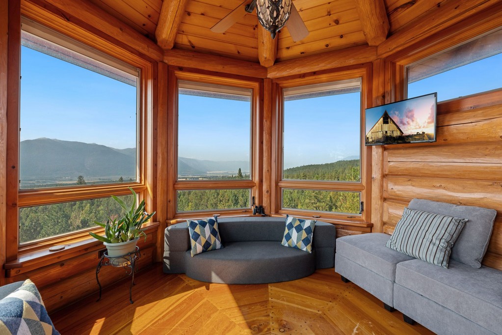 Bonners Ferry, Idaho, 83805, United States, 3 Bedrooms Bedrooms, ,4 BathroomsBathrooms,Residential,For Sale,1984473