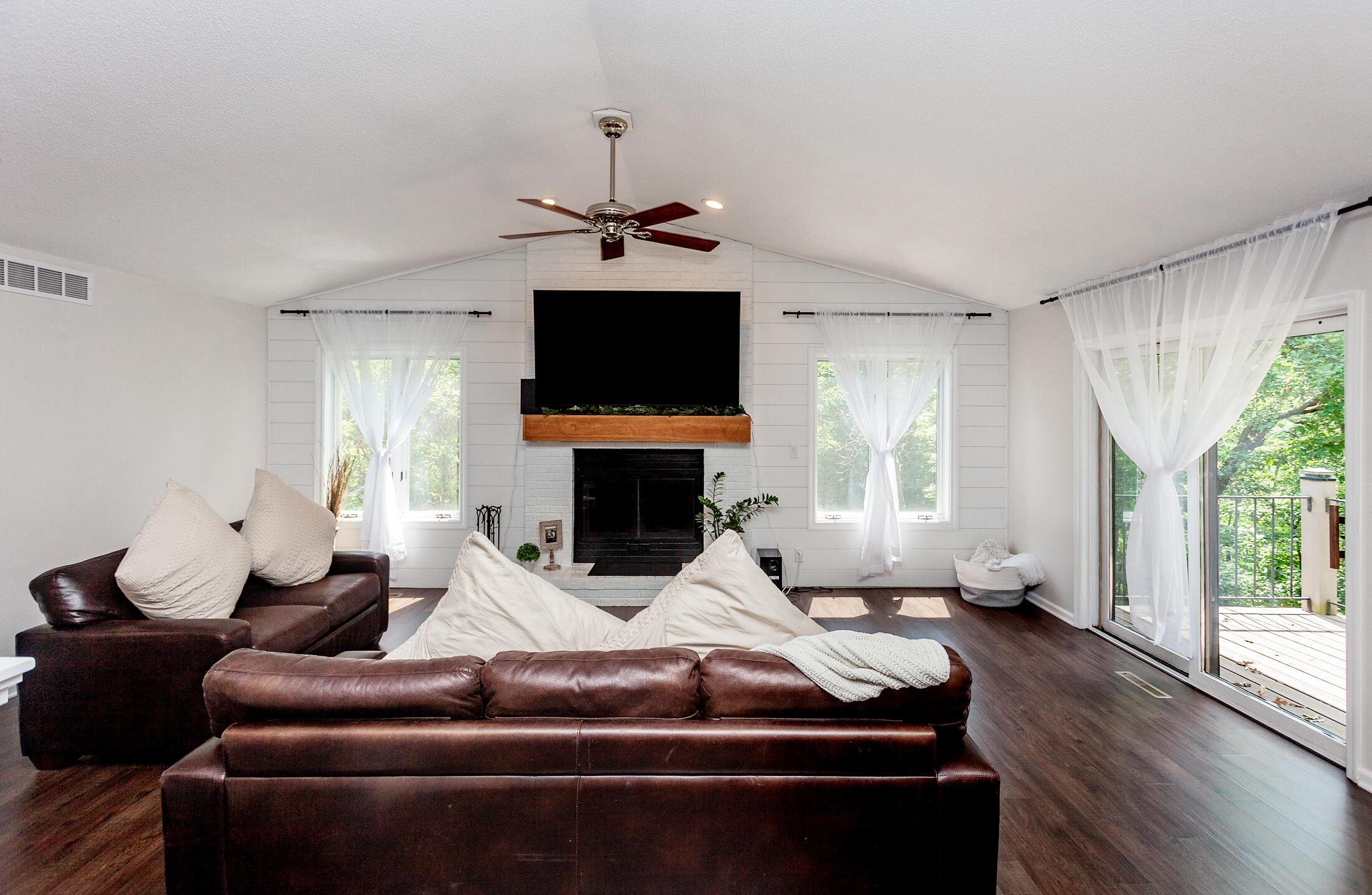 Kelley, Iowa, 50134, United States, 4 Bedrooms Bedrooms, ,2 BathroomsBathrooms,Residential,For Sale,1984612