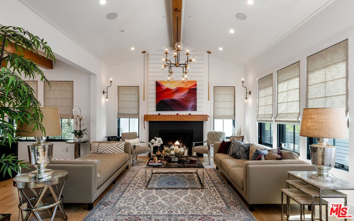 Encino, California, 91436, United States, 6 Bedrooms Bedrooms, ,7 BathroomsBathrooms,Residential,For Sale,1896144