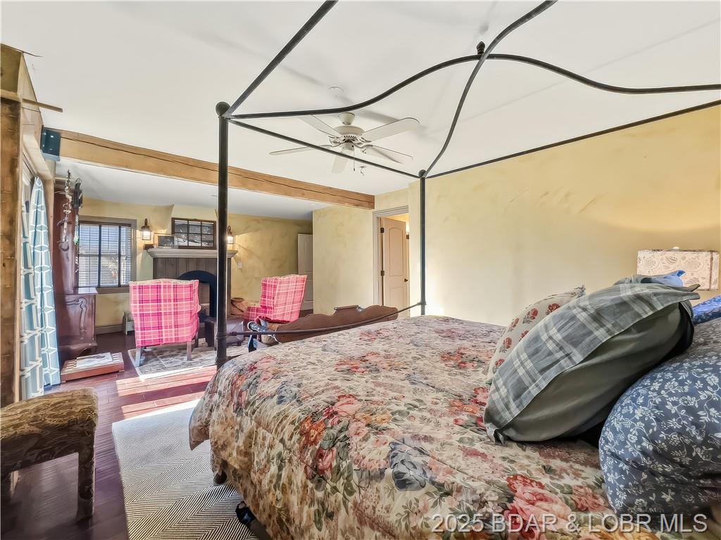 Camdenton, Missouri, 65020, United States, 4 Bedrooms Bedrooms, ,5 BathroomsBathrooms,Residential,For Sale,1989122