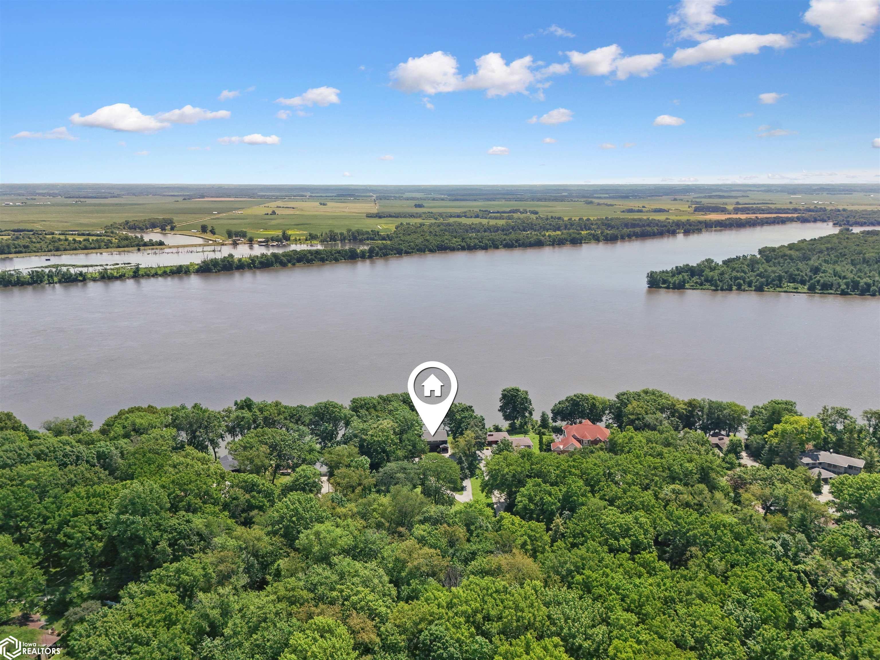 Burlington, Iowa, 52601, United States, 3 Bedrooms Bedrooms, ,3 BathroomsBathrooms,Residential,For Sale,1879200