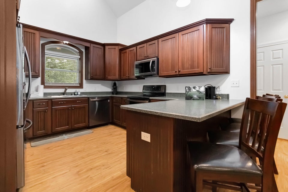 Burnside, Kentucky, 42519, United States, 5 Bedrooms Bedrooms, ,4 BathroomsBathrooms,Residential,For Sale,1978974