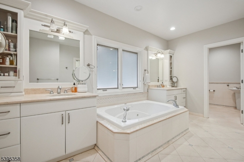 Millburn Twp., New Jersey, 07078, United States, 6 Bedrooms Bedrooms, ,7 BathroomsBathrooms,Residential,For Sale,1991831