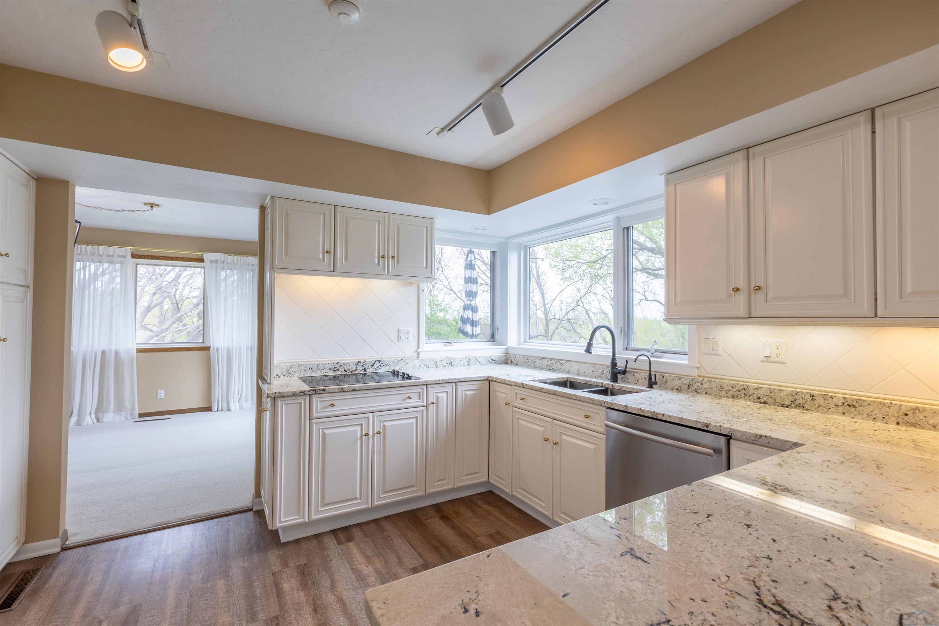Sioux City, Iowa, 51104, United States, 4 Bedrooms Bedrooms, ,5 BathroomsBathrooms,Residential,For Sale,2042014