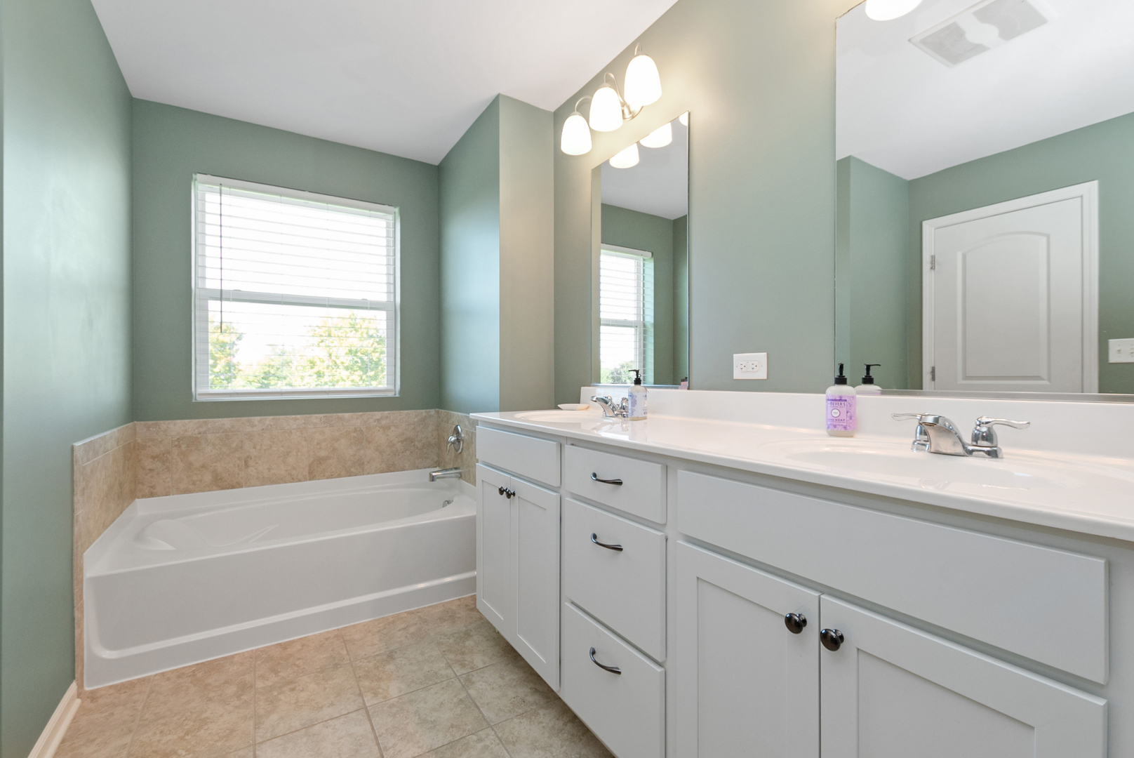 New Lenox, Illinois, 60451, United States, 4 Bedrooms Bedrooms, ,3 BathroomsBathrooms,Residential,For Sale,1984250