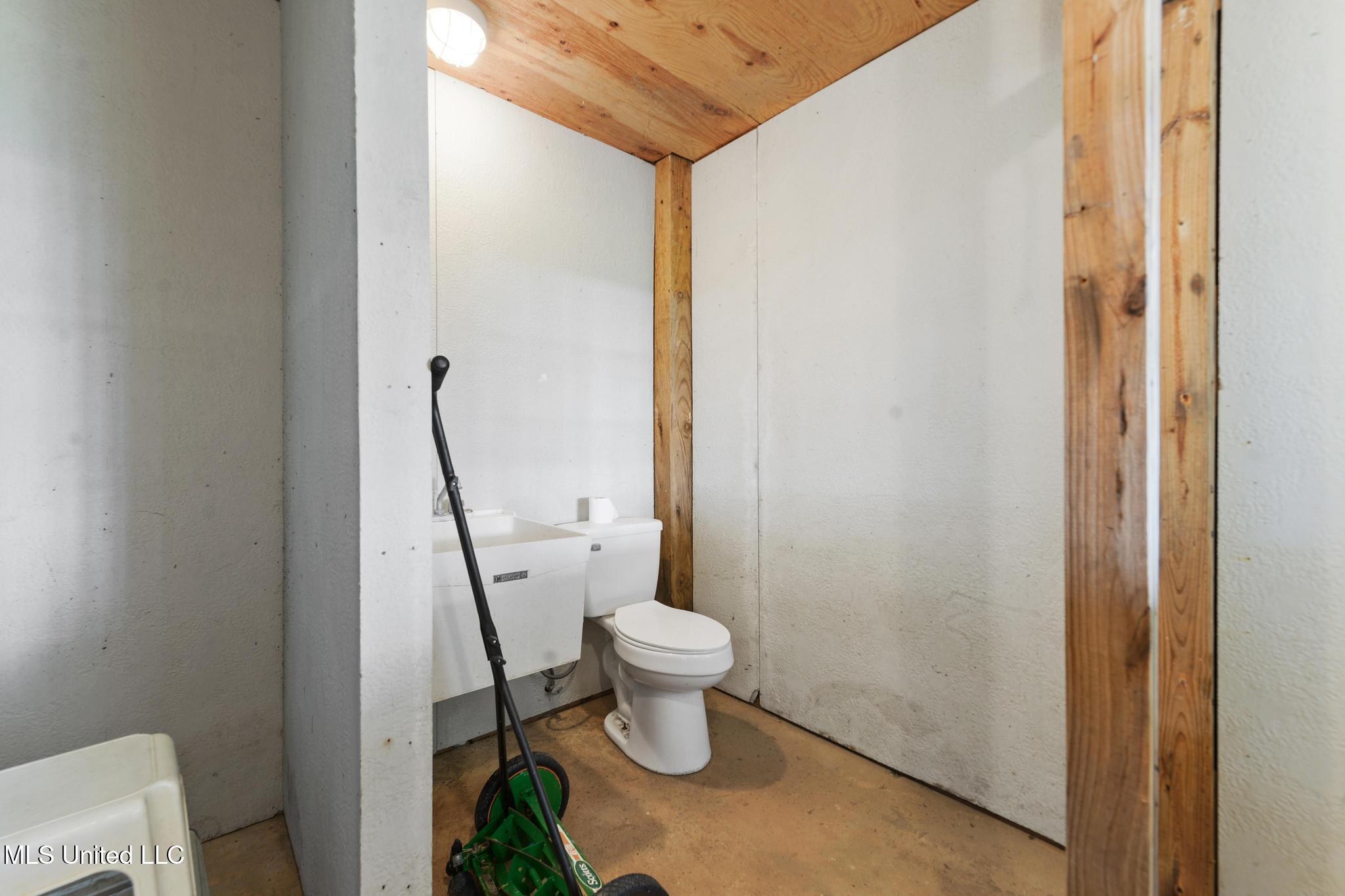 Bay Saint Louis, Mississippi, 39520, United States, 2 Bedrooms Bedrooms, ,2 BathroomsBathrooms,Residential,For Sale,1913082