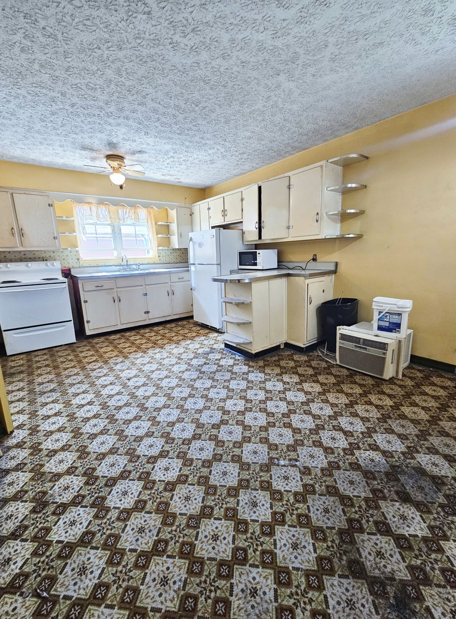 Bee St, Princeton, WV 24740 #1