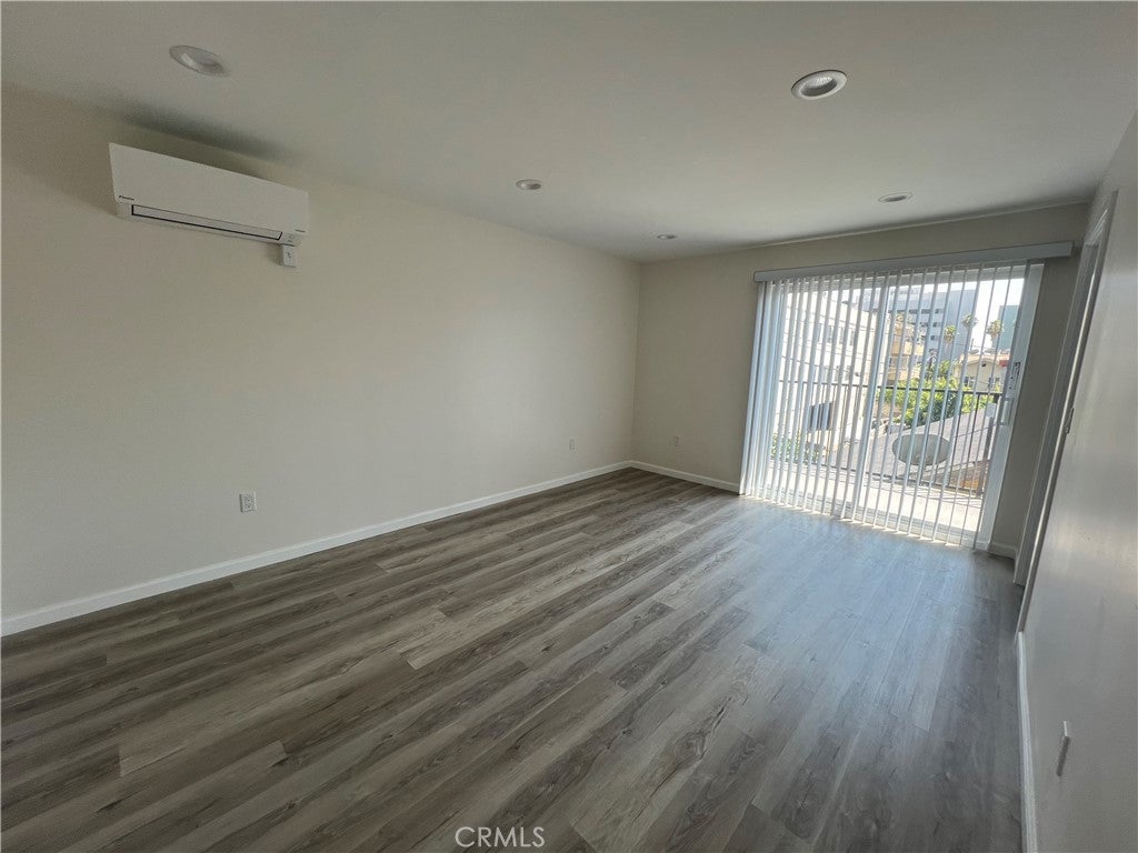 Los Angeles, California, 90027, United States, ,Residential,For Sale,1940498