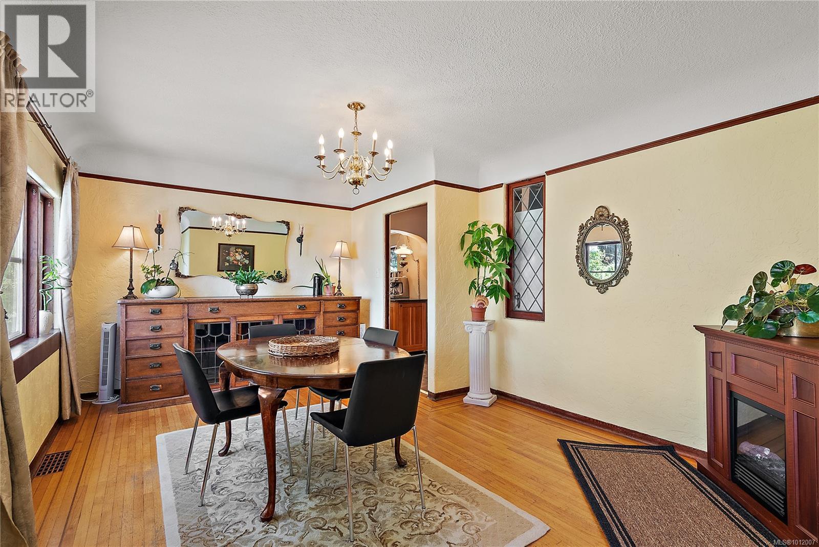 SAANICH, British Columbia, V9A 2R8, CA, 6 Bedrooms Bedrooms, ,3 BathroomsBathrooms,Residential,For Sale,1948762