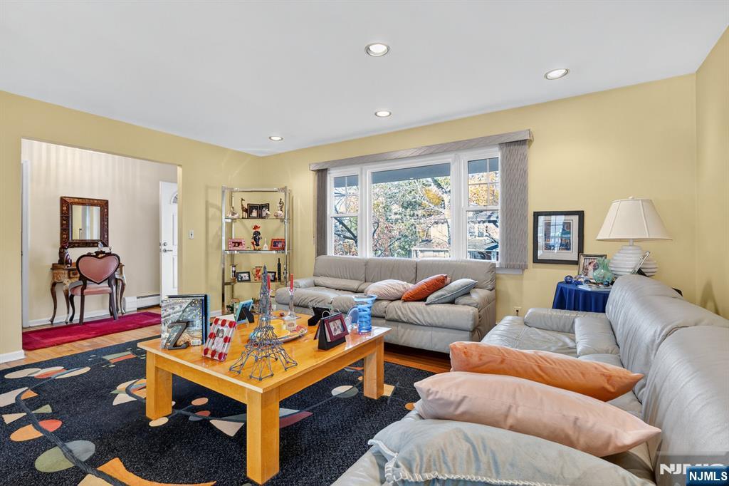 Hillsdale, New Jersey, 07642, United States, 3 Bedrooms Bedrooms, ,2 BathroomsBathrooms,Residential,For Sale,1987903