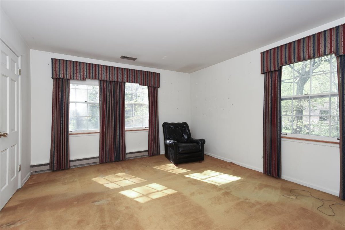 Lincolnshire, Illinois, 60069, United States, 4 Bedrooms Bedrooms, ,3 BathroomsBathrooms,Residential,For Sale,1975181