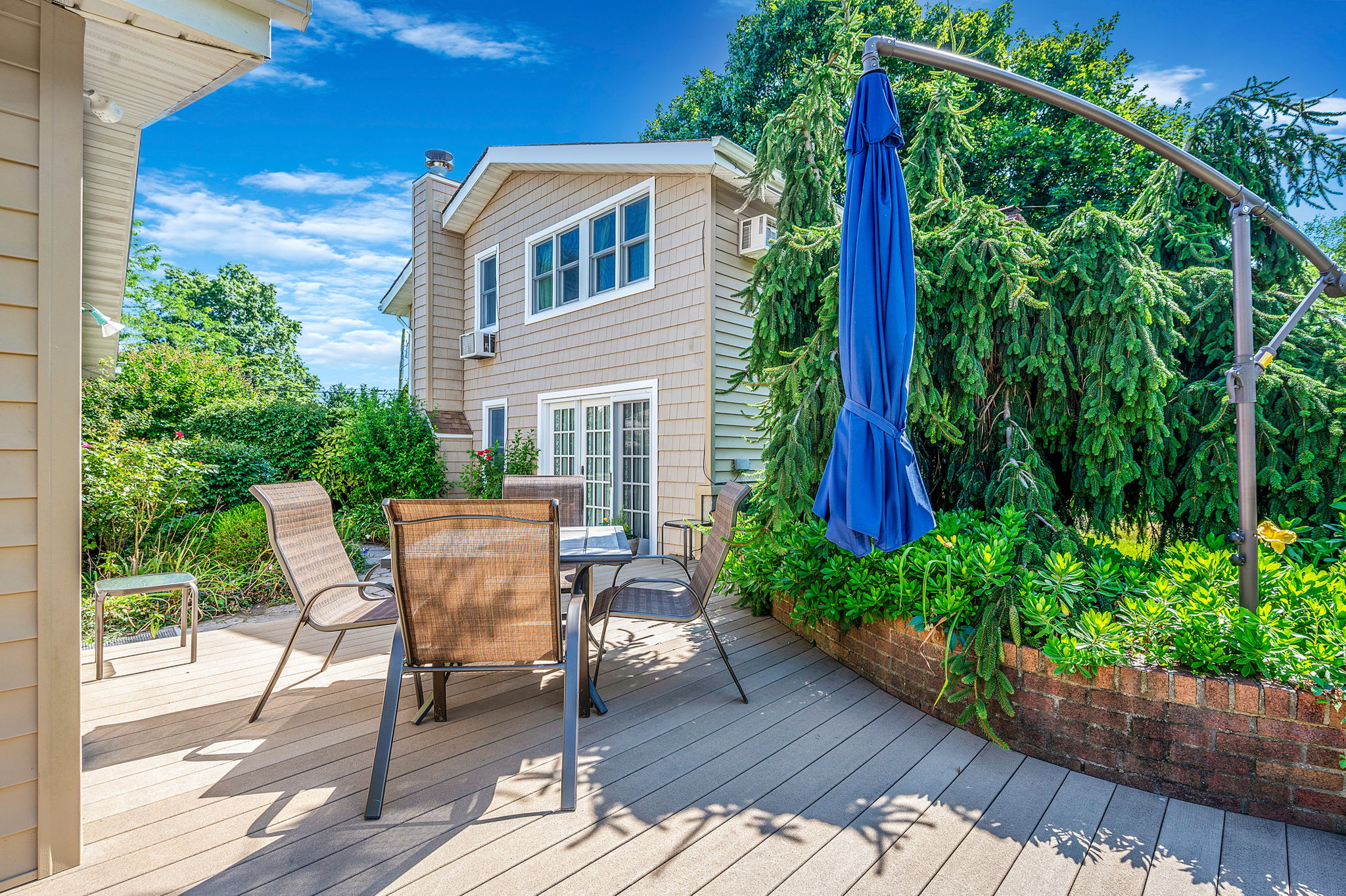 Babylon, New York, 11702, United States, 4 Bedrooms Bedrooms, ,3 BathroomsBathrooms,Residential,For Sale,1921676