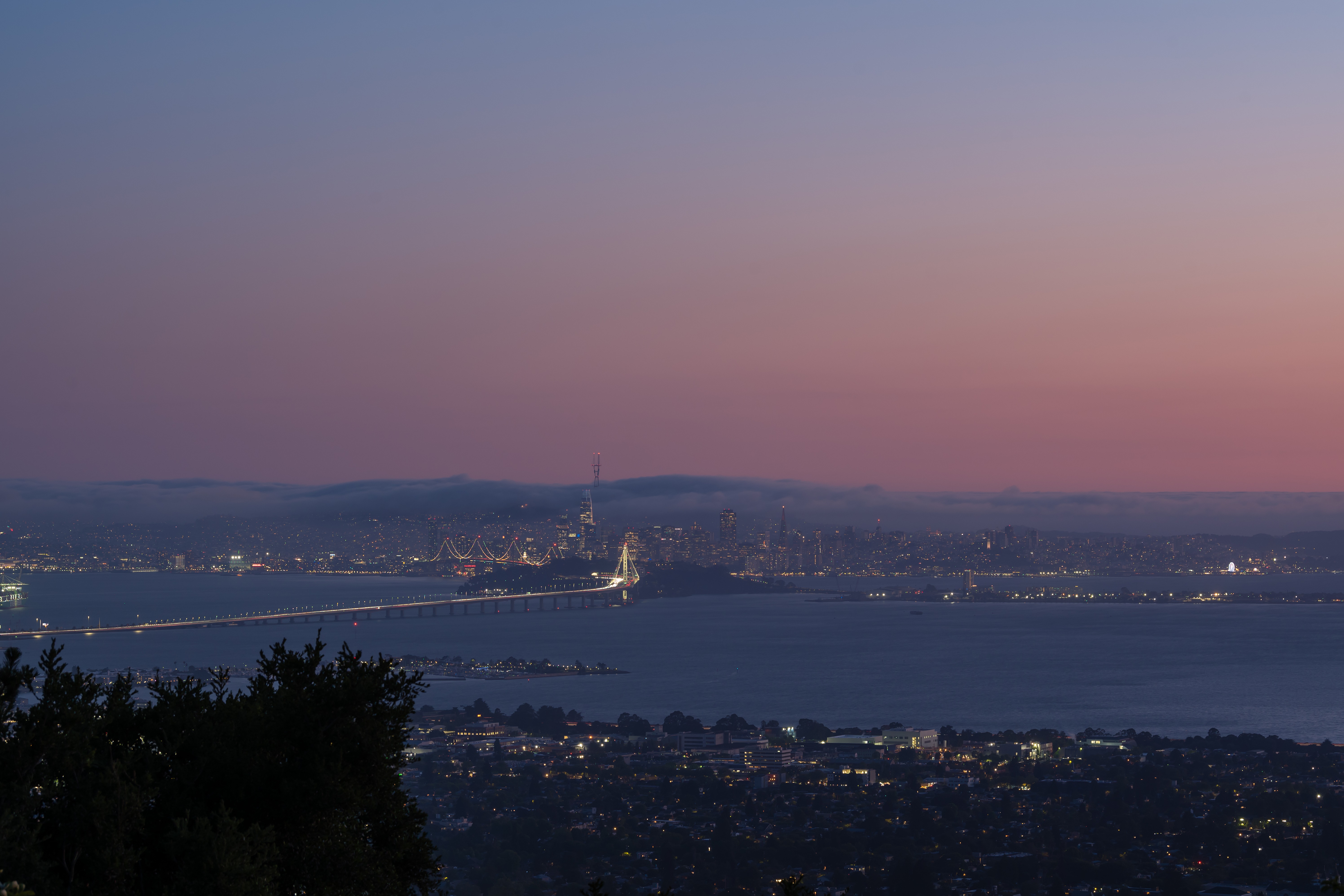  A Mediterranean Retreat Above the Bay - 物件實景