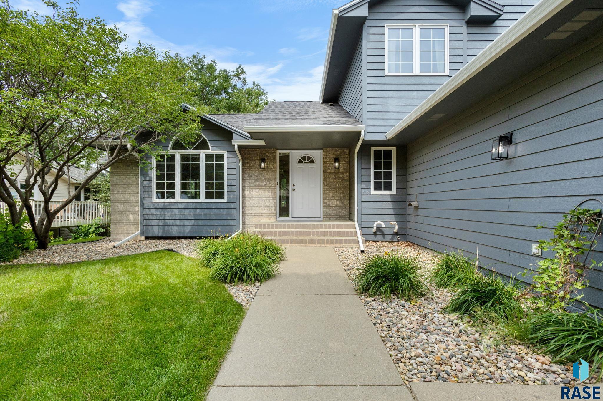 Sioux Falls, South Dakota, 57103, United States, 5 Bedrooms Bedrooms, ,2 BathroomsBathrooms,Residential,For Sale,1908912