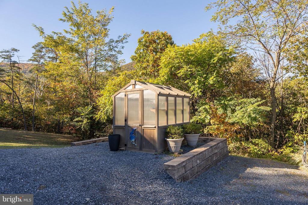 Strasburg, Virginia, 22657, United States, 2 Bedrooms Bedrooms, ,2 BathroomsBathrooms,Residential,For Sale,1996820