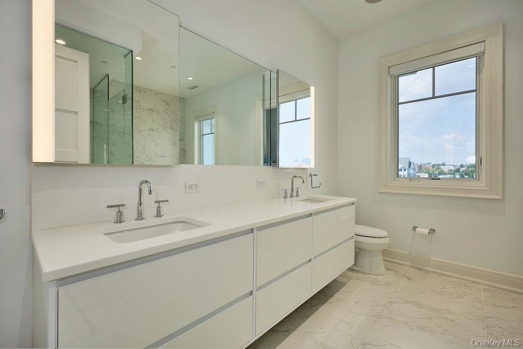 New Rochelle, New York, 10805, United States, 3 Bedrooms Bedrooms, ,4 BathroomsBathrooms,Residential,For Sale,1942227