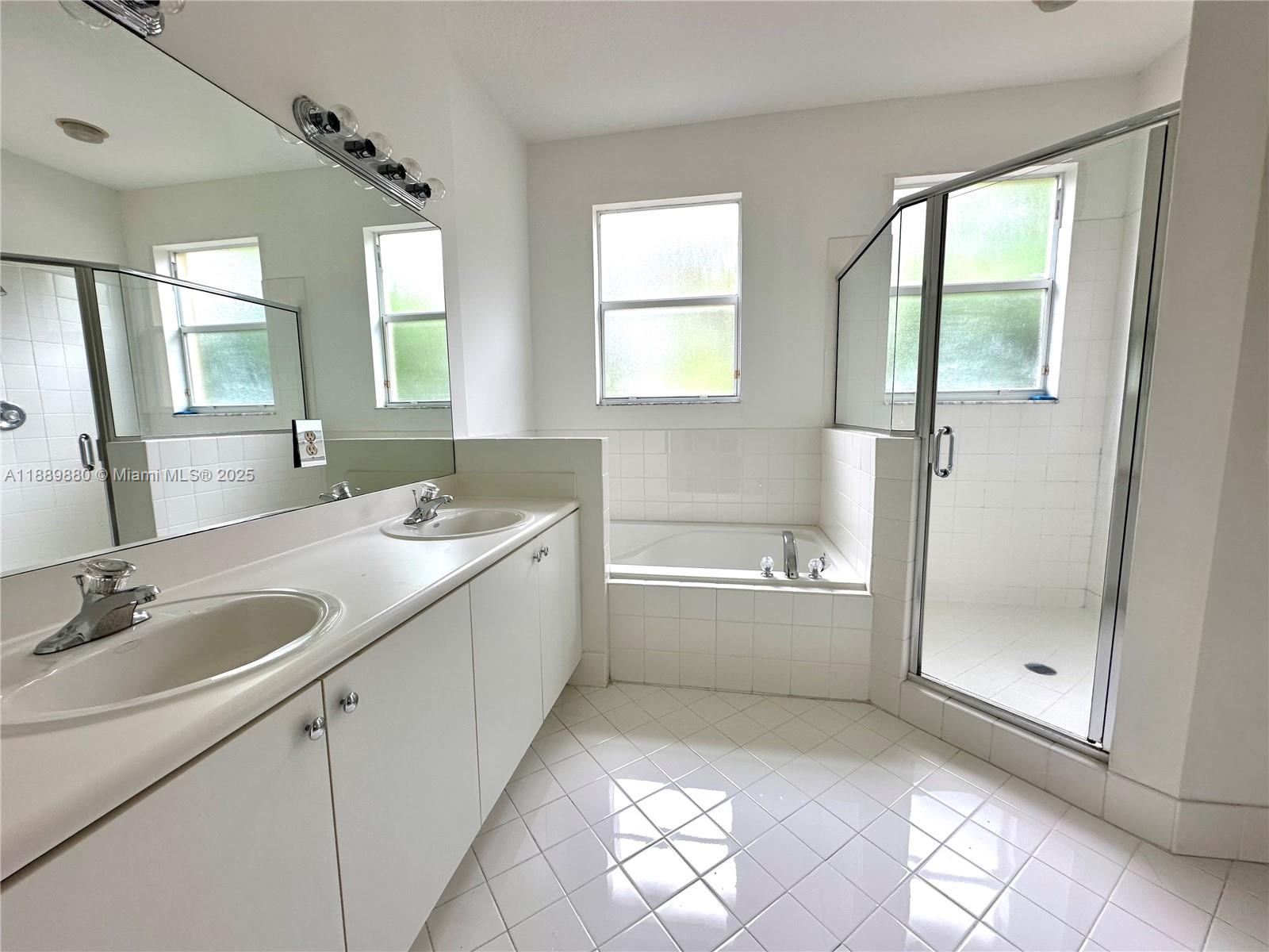 Miami, Florida, 33186, United States, 3 Bedrooms Bedrooms, ,3 BathroomsBathrooms,Residential,For Sale,1960523