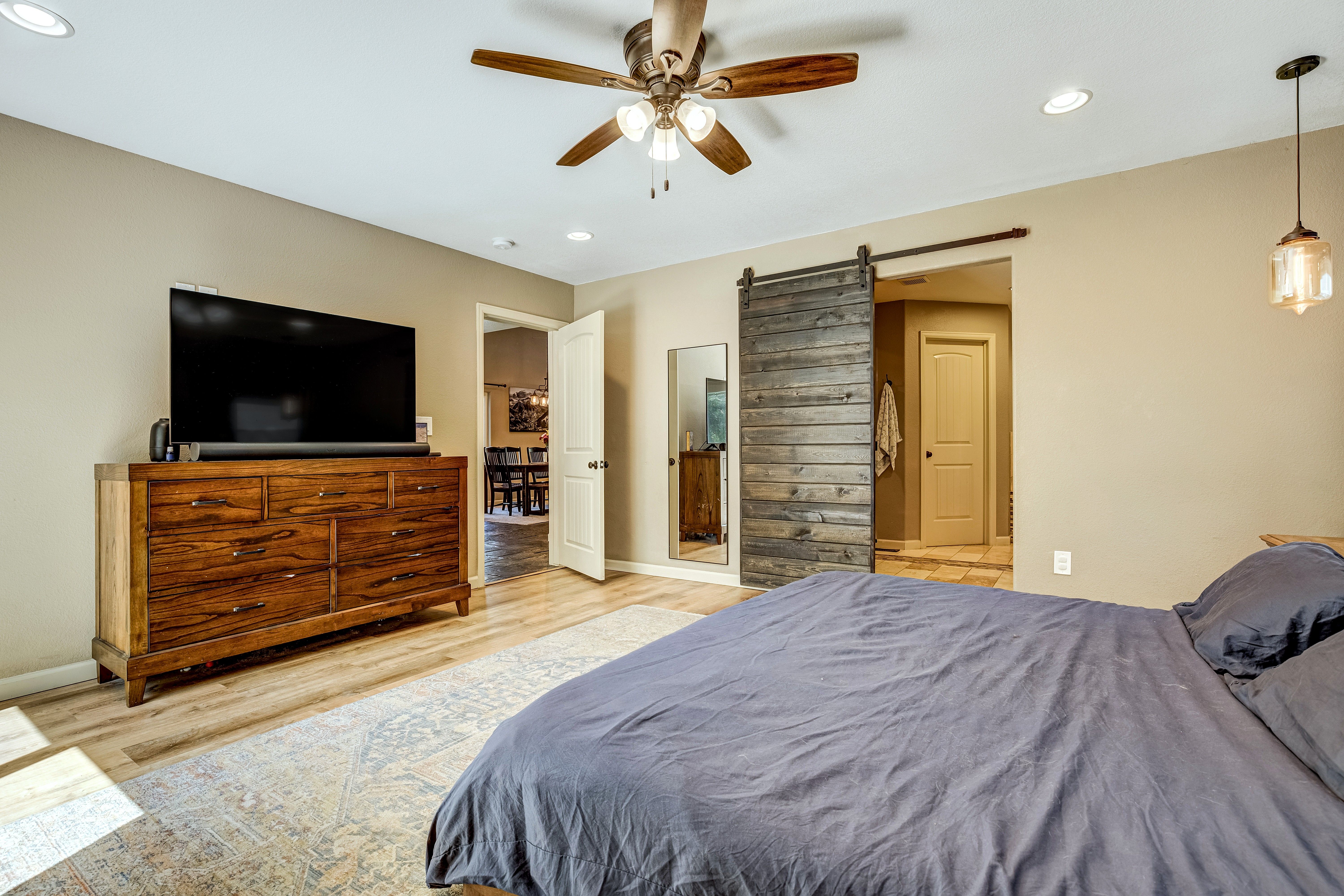  Central Colorado Springs Living With Space to Spare - 物件實景