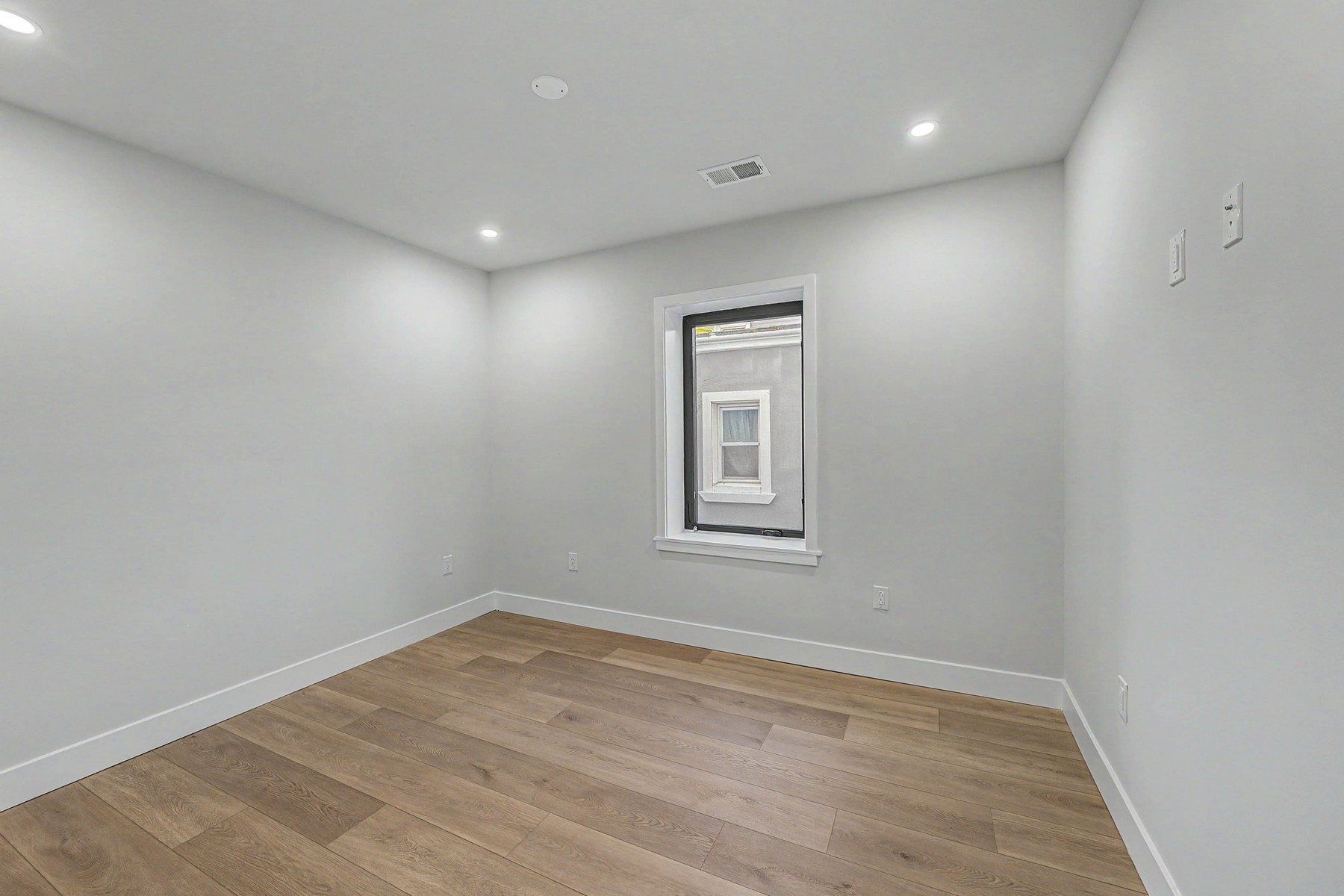  323 E Oak Avenue #103 - 物件實景