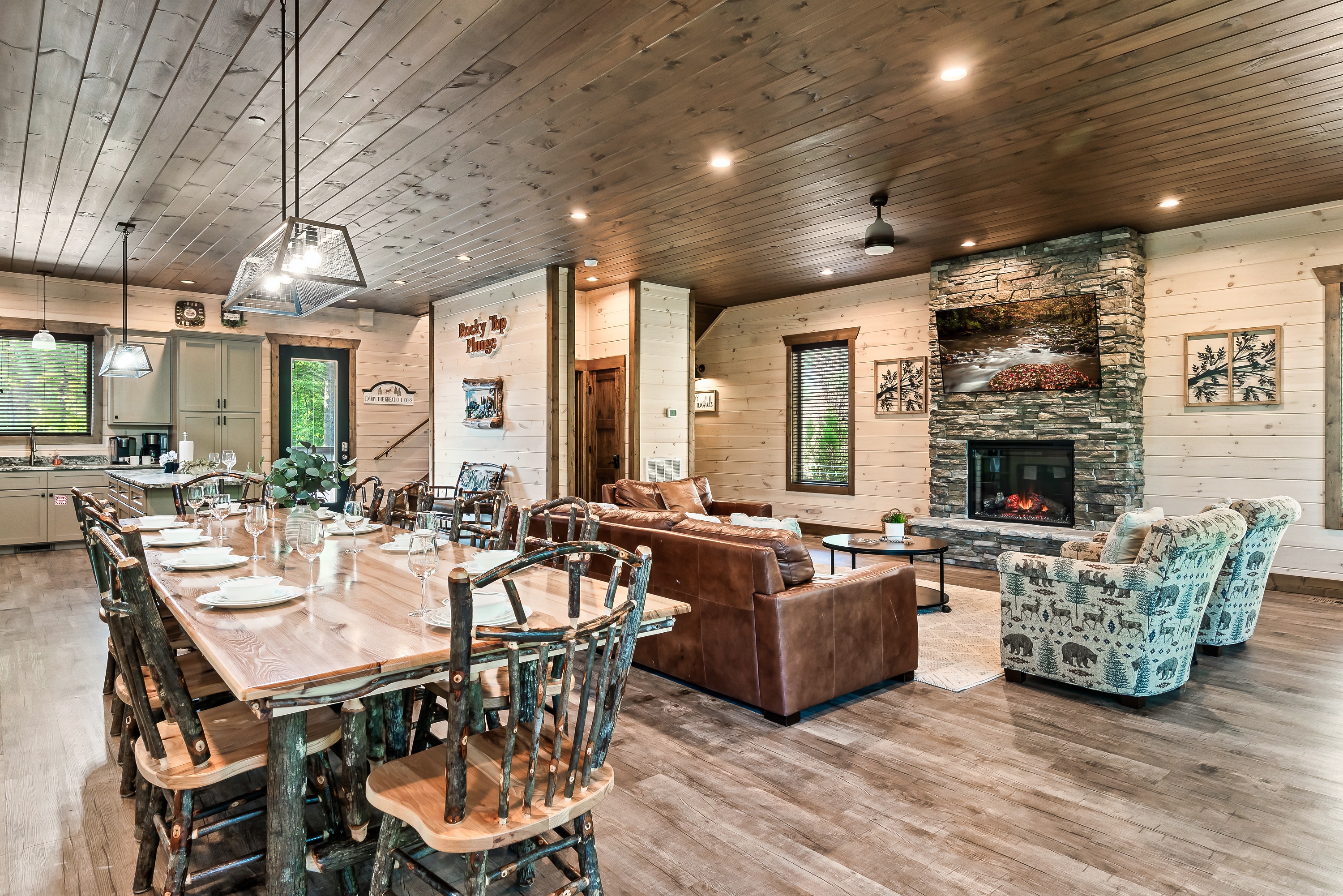 Pigeon Forge, Tennessee, 37862, United States, 4 Bedrooms Bedrooms, ,6 BathroomsBathrooms,Residential,For Sale,1921550