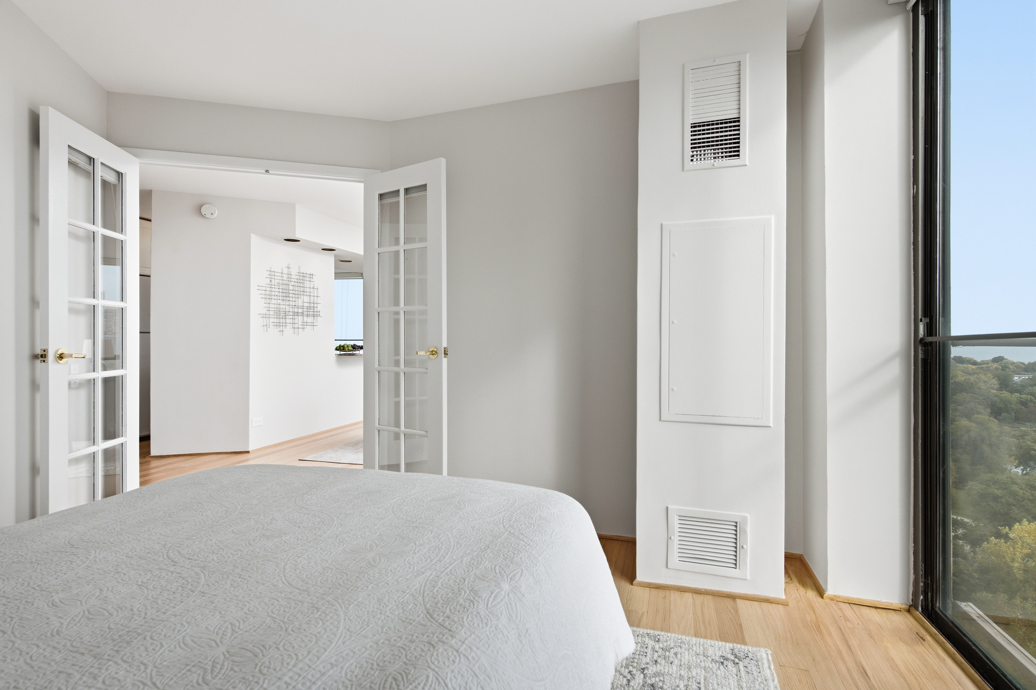  Spectacular 2-bedroom, 2-bath Corner Residence Perched High Above Lincoln Park - 物件實景