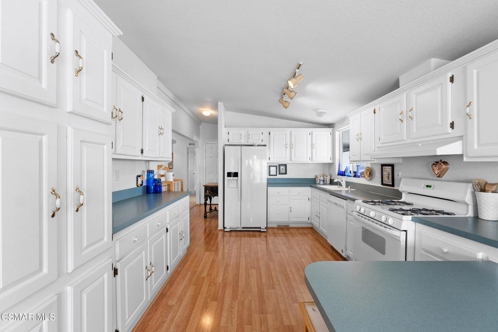 Ventura, California, 93001, United States, 3 Bedrooms Bedrooms, ,2 BathroomsBathrooms,Residential,For Sale,1921287