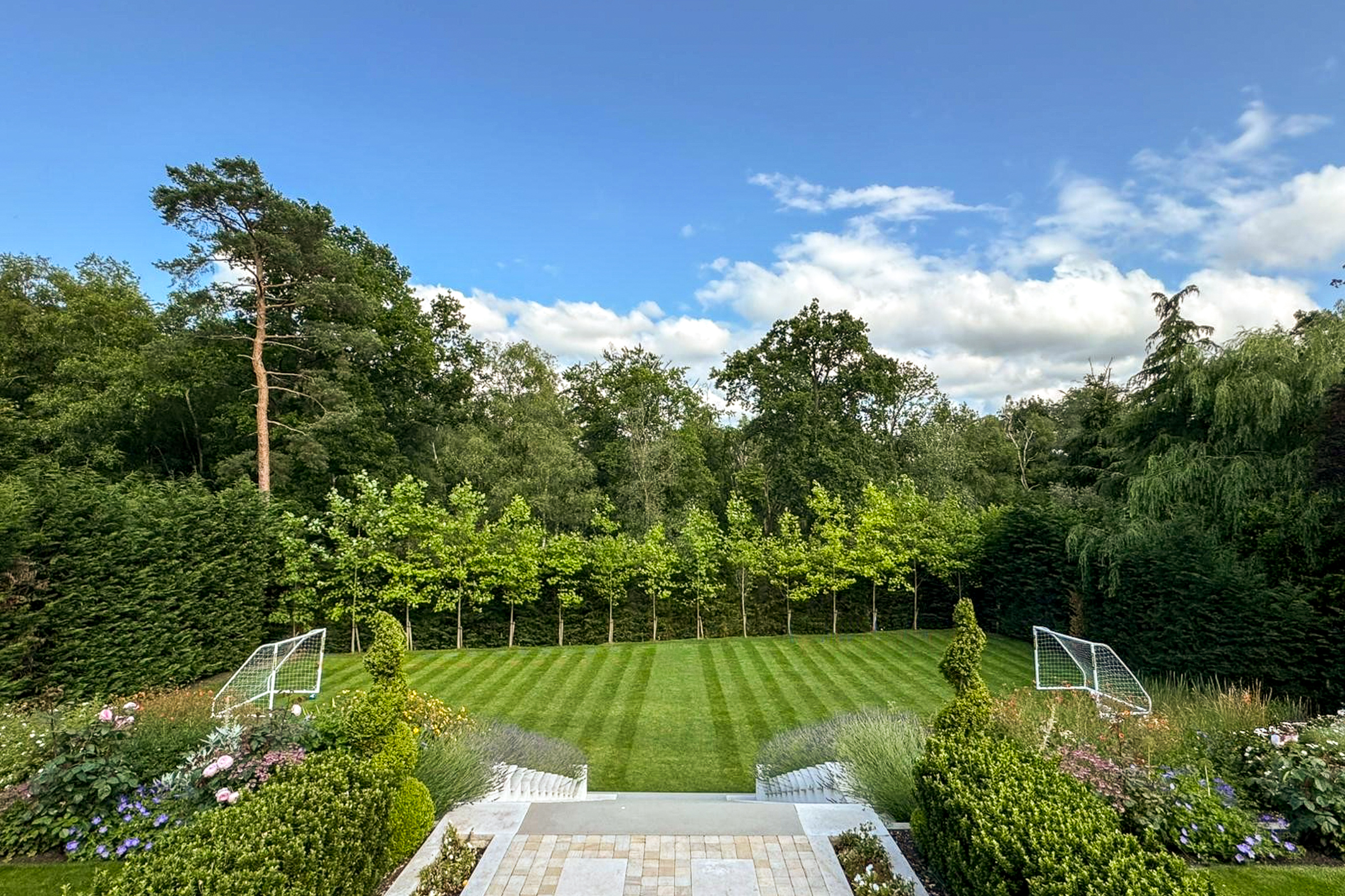  A Remarkable Turnkey Estate Home on the St George’s Hill Estate - 物件實景