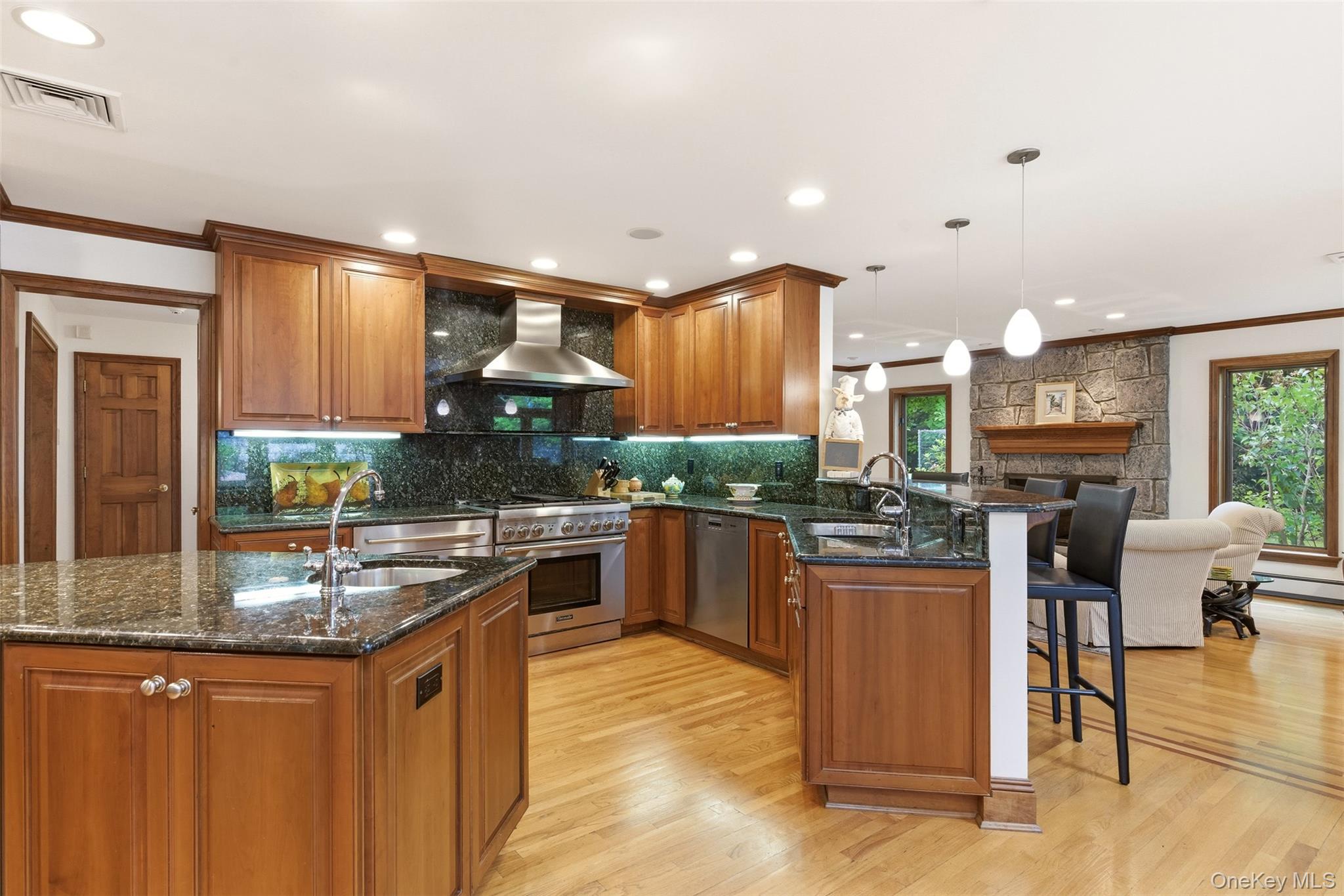  17 Holden Lane, Bayville, NY, 11709 - 物件實景