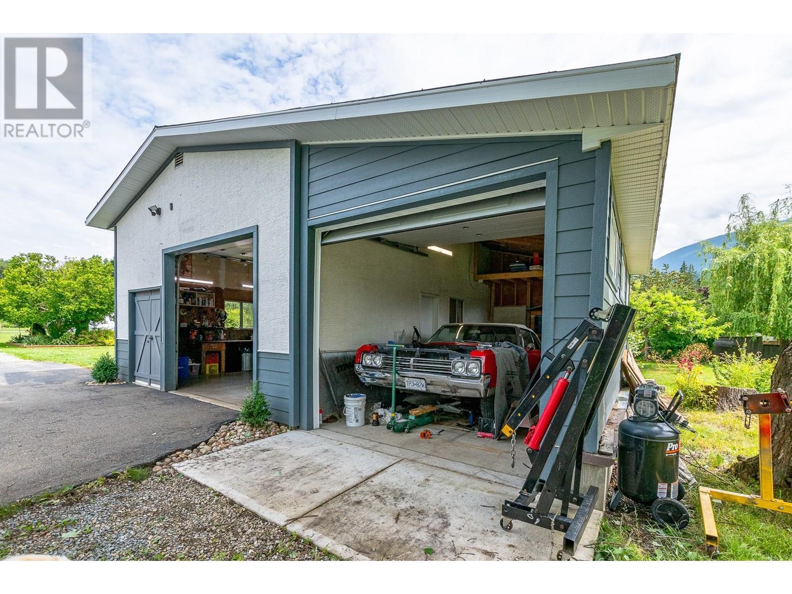 SICAMOUS, British Columbia, V0E 2V4, CA, 3 Bedrooms Bedrooms, ,2 BathroomsBathrooms,Residential,For Sale,1903862