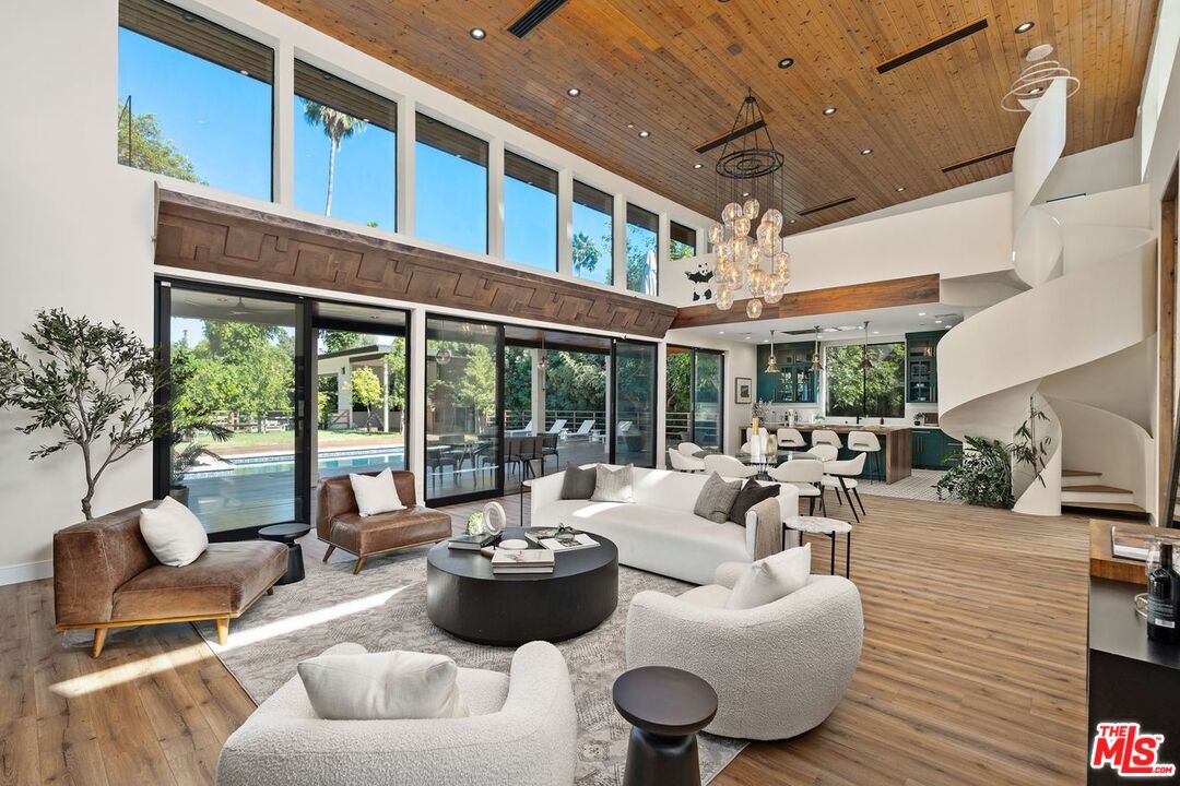 Woodland Hills, California, 91367, United States, 5 Bedrooms Bedrooms, ,3 BathroomsBathrooms,Residential,For Sale,1925987