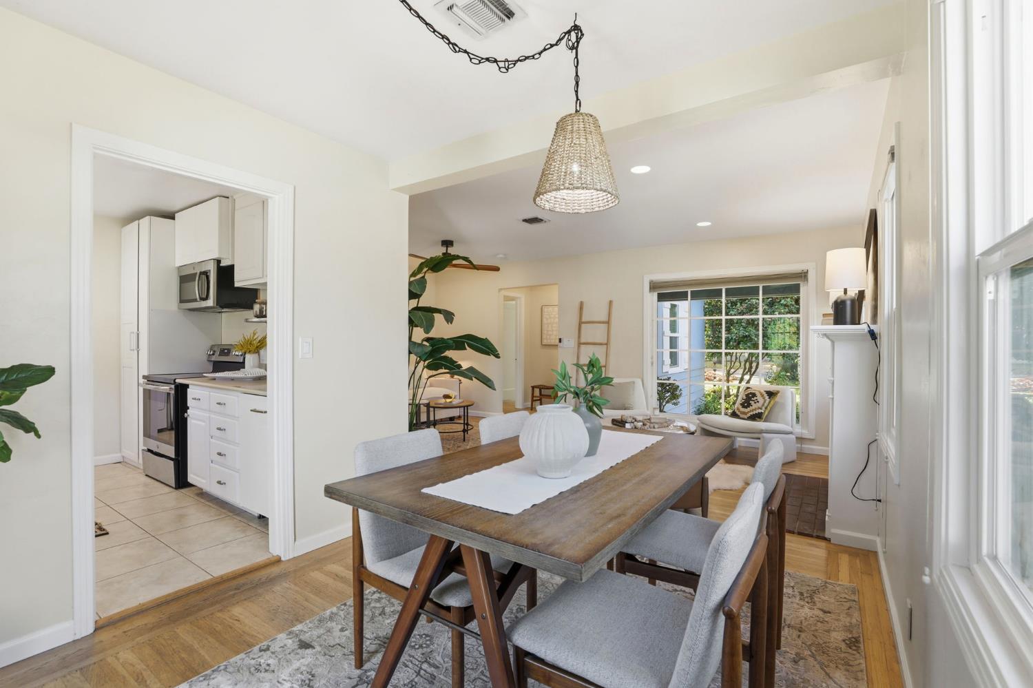 Sacramento, California, 95818, United States, 3 Bedrooms Bedrooms, ,1 BathroomBathrooms,Residential,For Sale,1989642