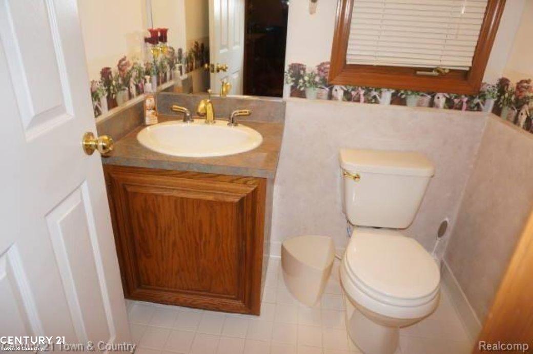 Macomb Twp, Michigan, 48044, United States, 4 Bedrooms Bedrooms, ,4 BathroomsBathrooms,Residential,For Sale,1894299