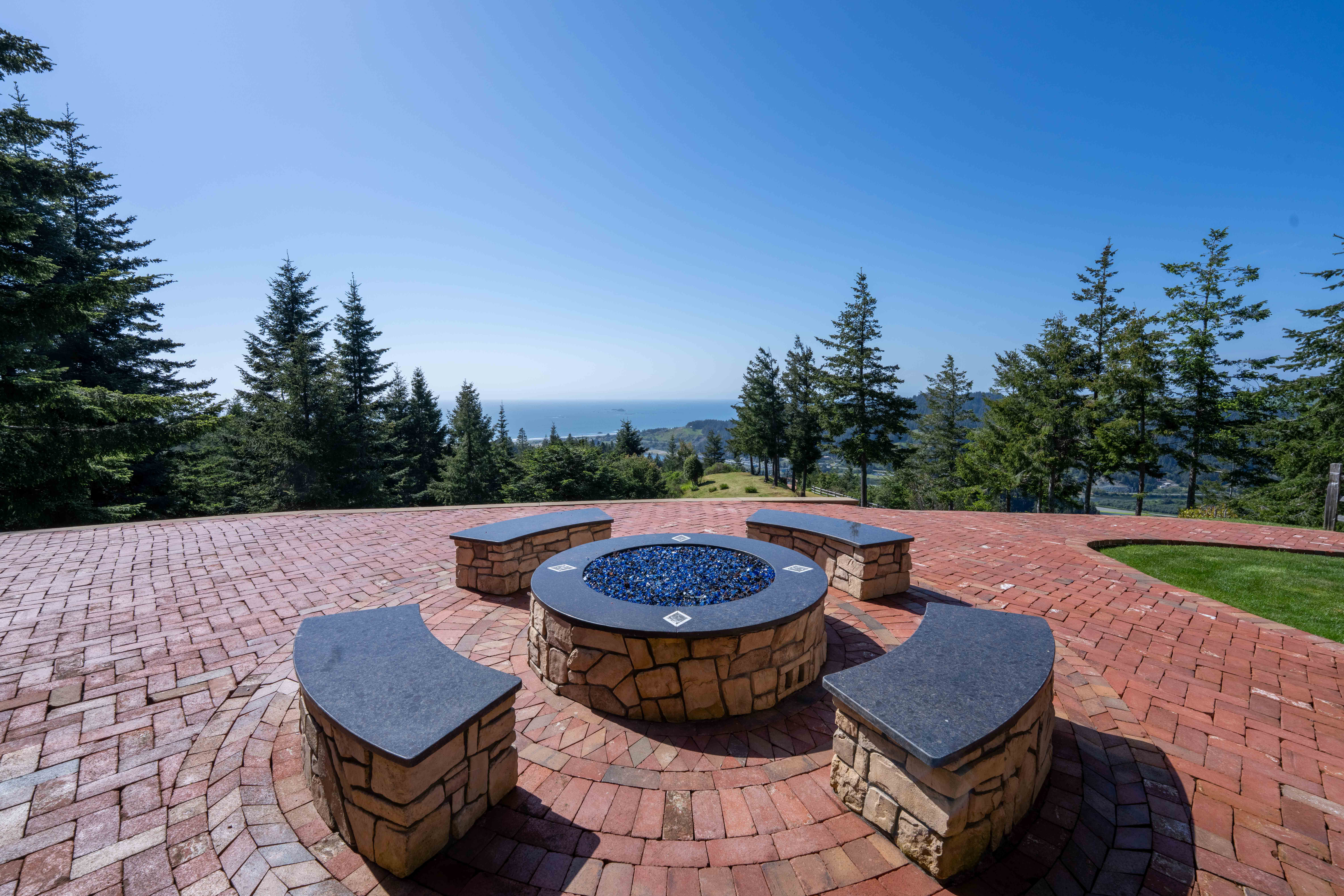  French Chateau High Above Gold Beach - 物件實景