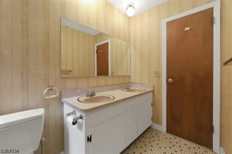 Ridgewood Village, New Jersey, 07450, United States, 3 Bedrooms Bedrooms, ,1 BathroomBathrooms,Residential,For Sale,1940435