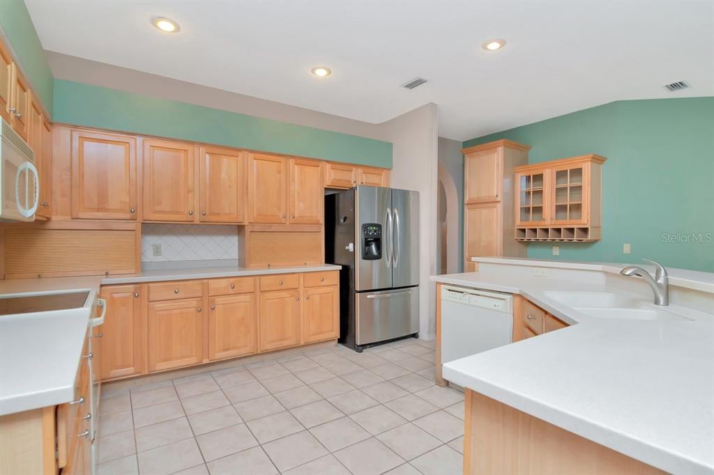 Oldsmar, Florida, 34677, United States, 4 Bedrooms Bedrooms, ,3 BathroomsBathrooms,Residential,For Sale,1998851