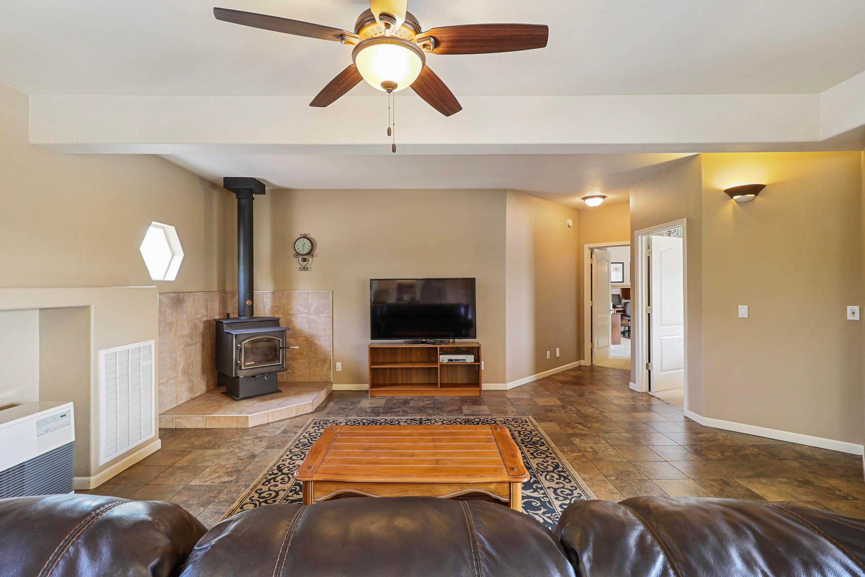 Redding, California, 96002, United States, 3 Bedrooms Bedrooms, ,3 BathroomsBathrooms,Residential,For Sale,1992839