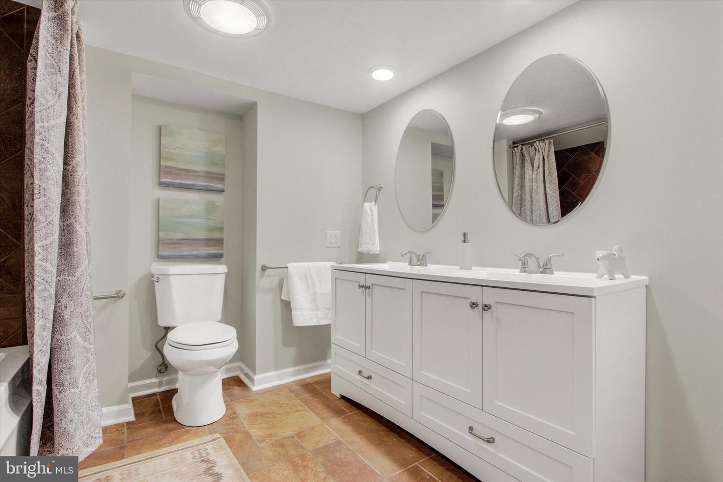 Hanover, Pennsylvania, 17331, United States, 5 Bedrooms Bedrooms, ,4 BathroomsBathrooms,Residential,For Sale,1892834