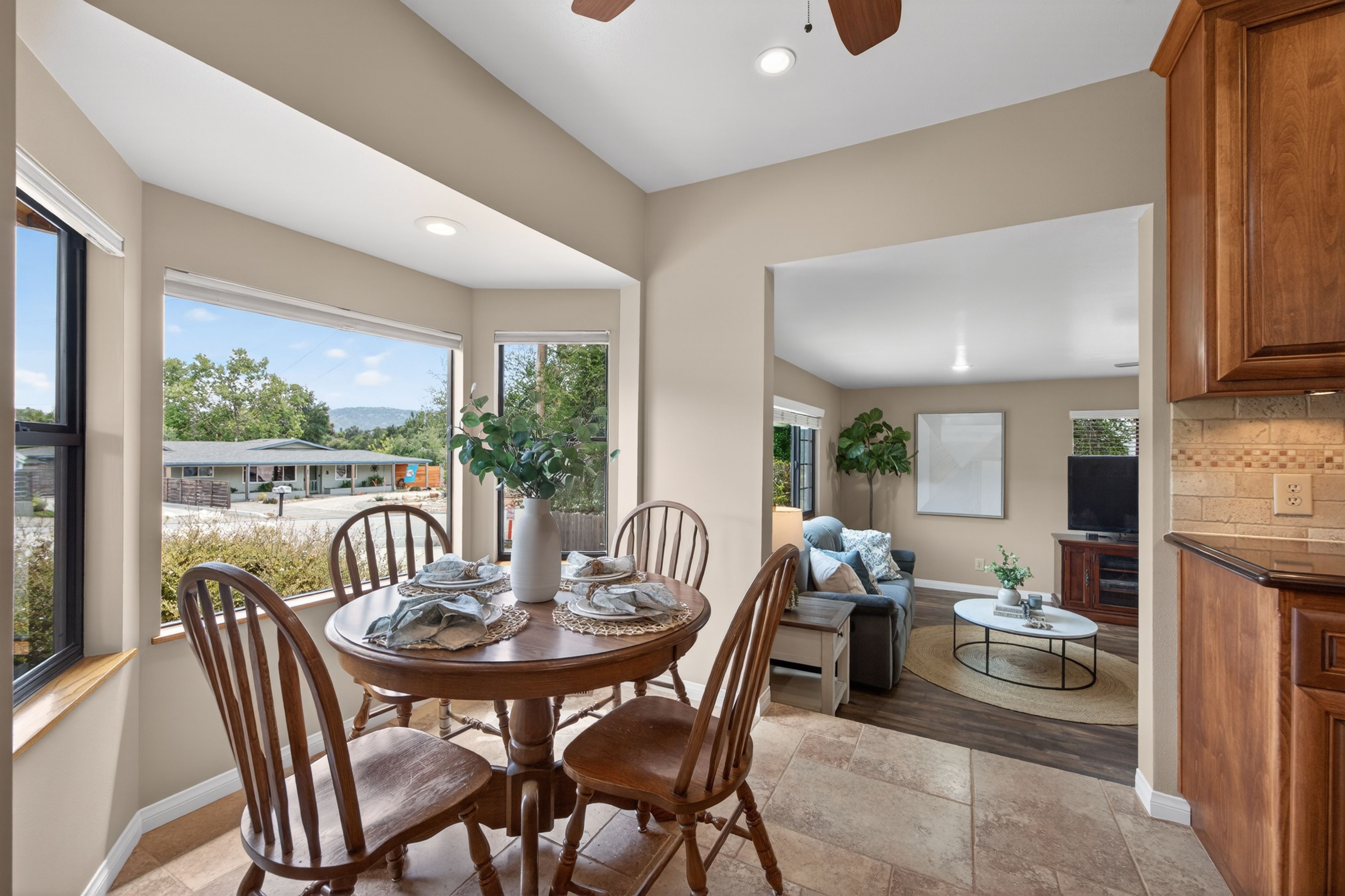  245 East Oak View Avenue, Oak View, CA 93022 - 物件實景