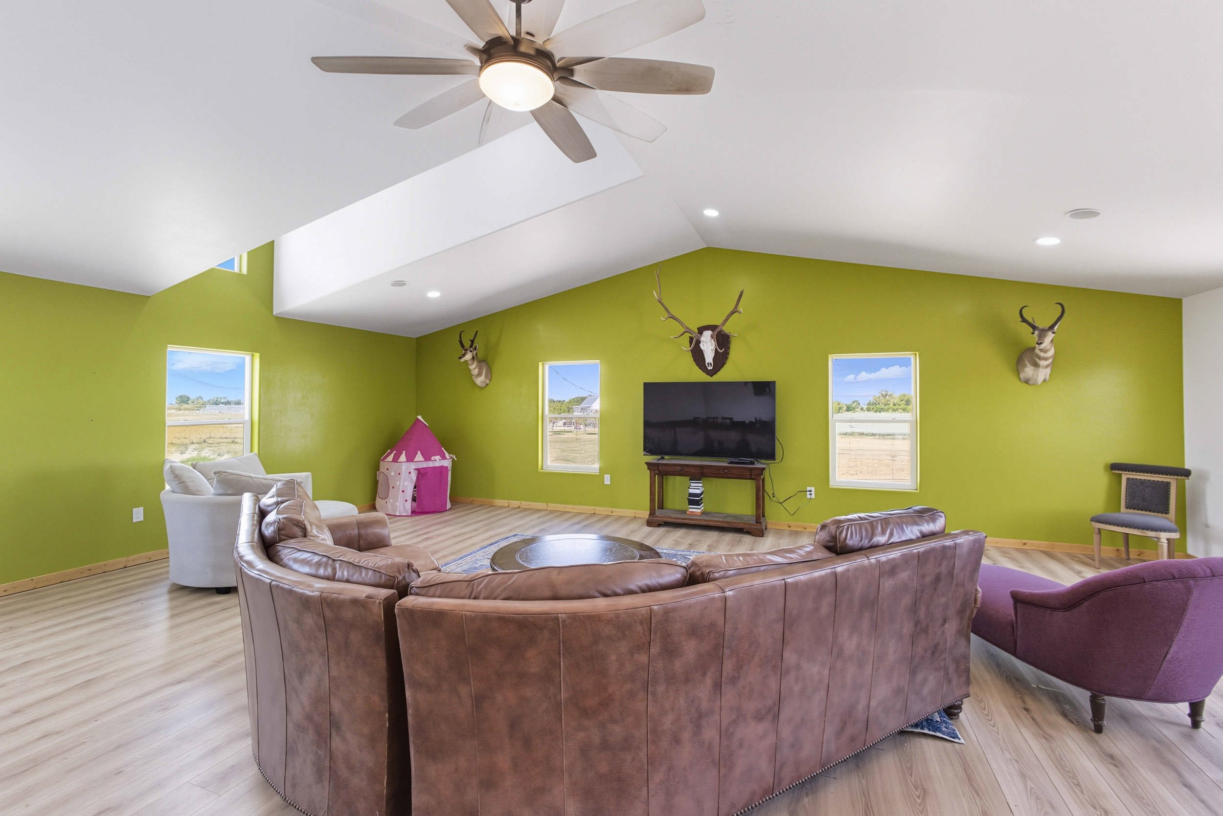 Veguita, New Mexico, 87062, United States, 4 Bedrooms Bedrooms, ,2 BathroomsBathrooms,Residential,For Sale,1974497