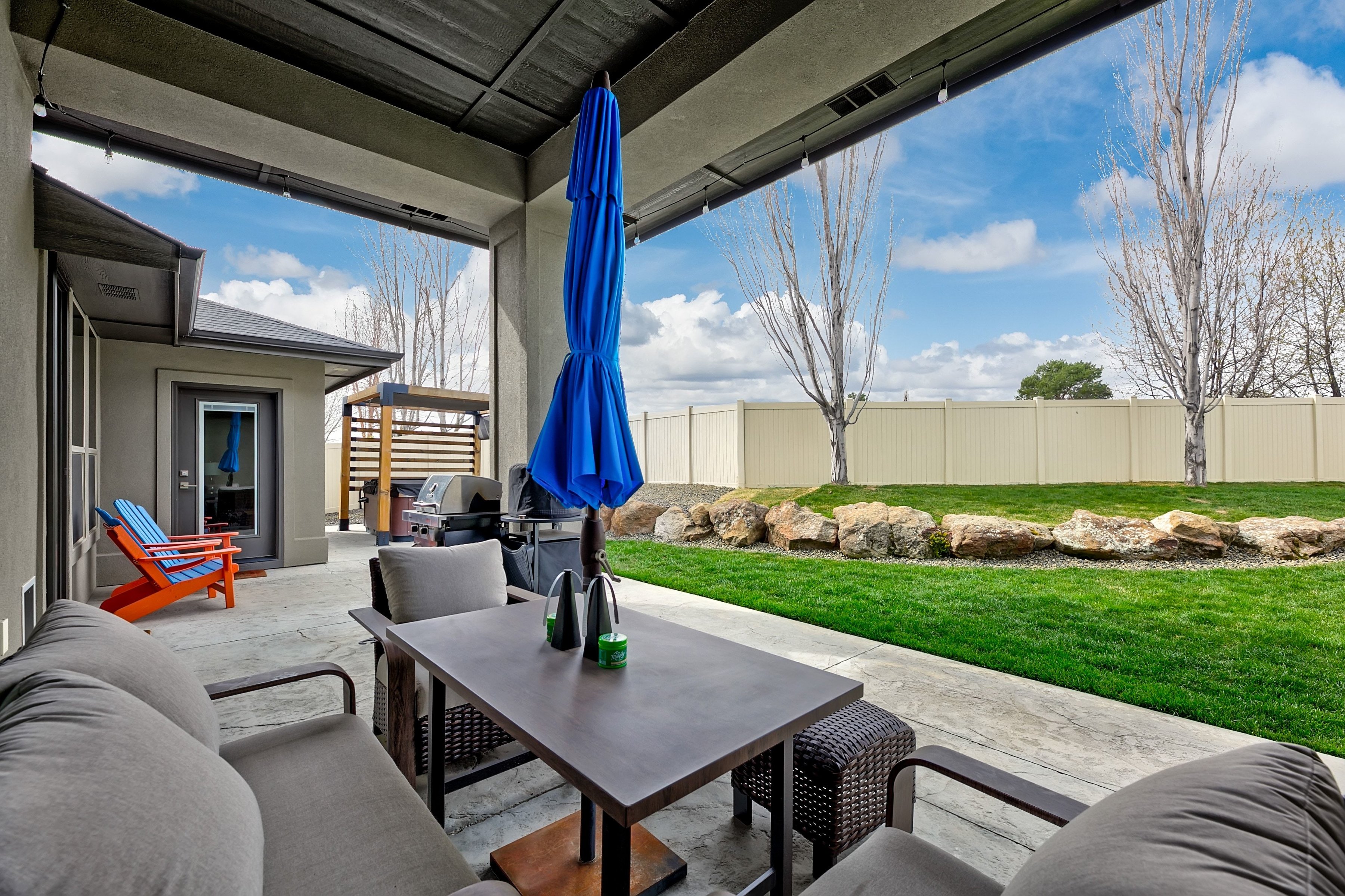  Beautiful Single Level - Former Builder Model Home - 物件實景