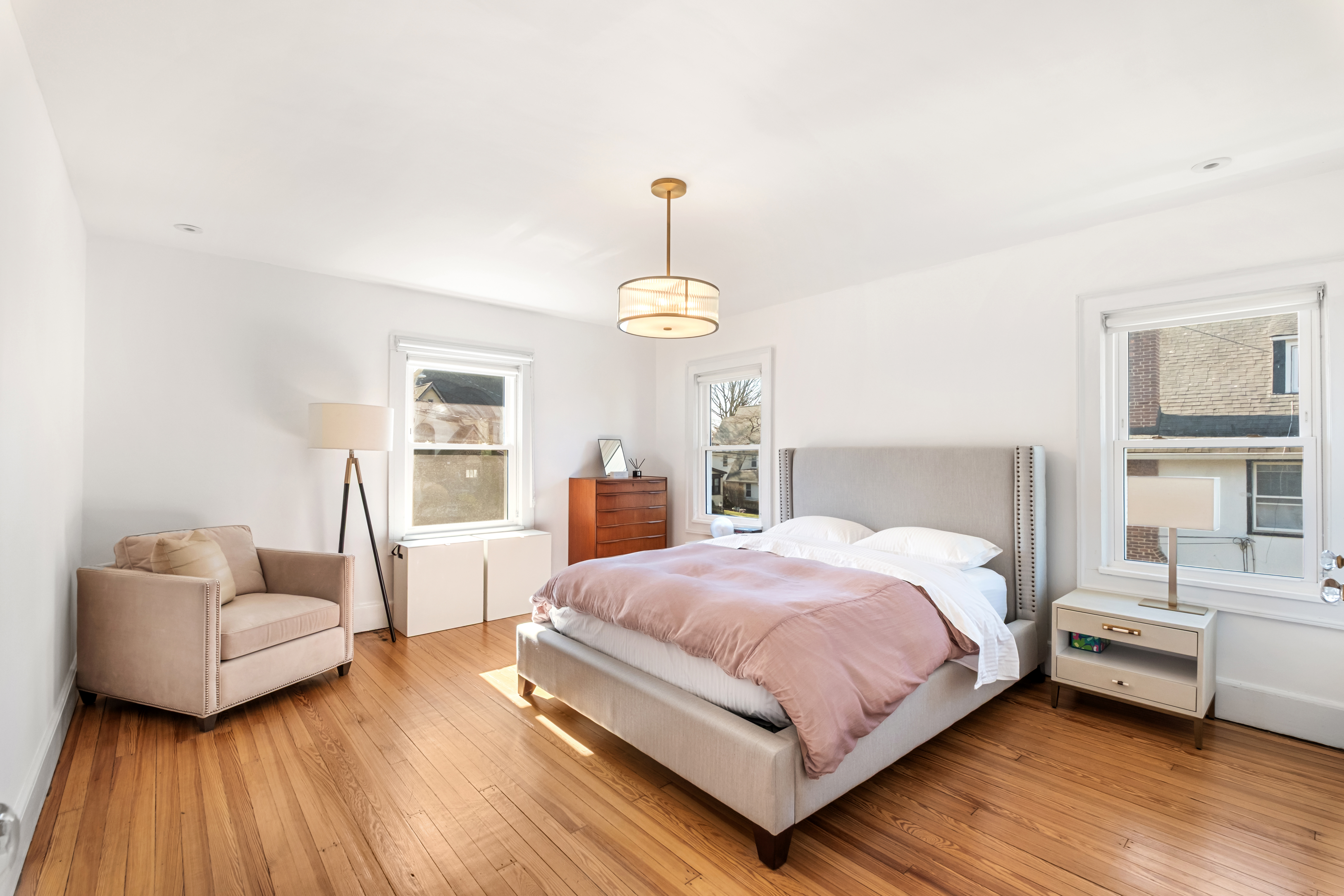  a gracious, fully-updated home where  every detail has been considered. - 物件實景