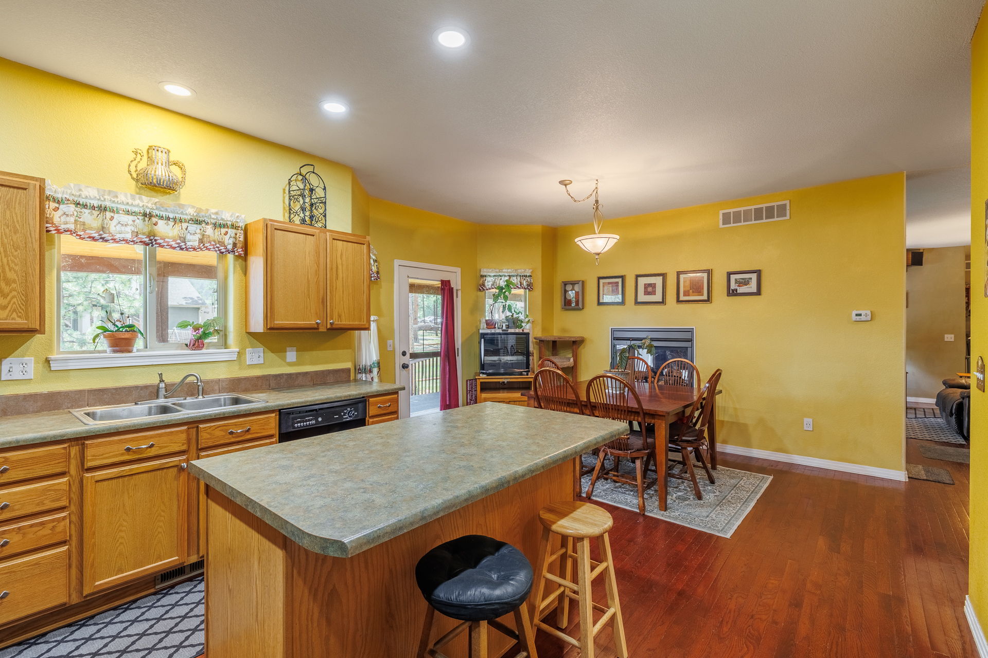Woodland Park, Colorado, 80863, United States, 4 Bedrooms Bedrooms, ,3 BathroomsBathrooms,Residential,For Sale,1925072