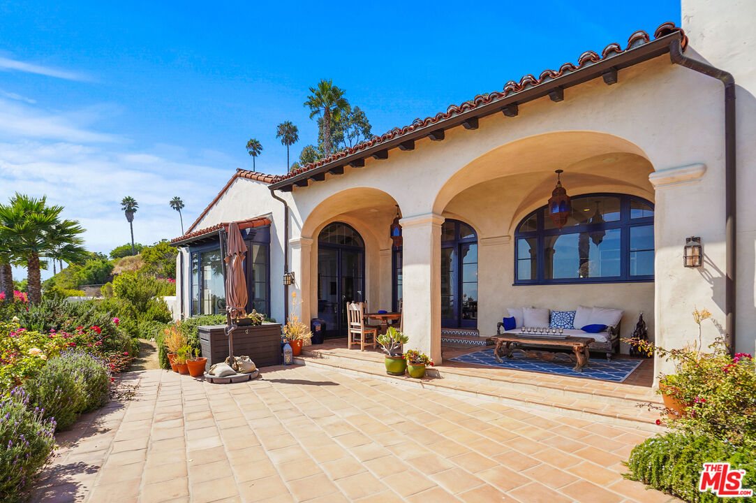 Malibu, California, 90265, United States, 3 Bedrooms Bedrooms, ,4 BathroomsBathrooms,Residential,For Sale,1846867
