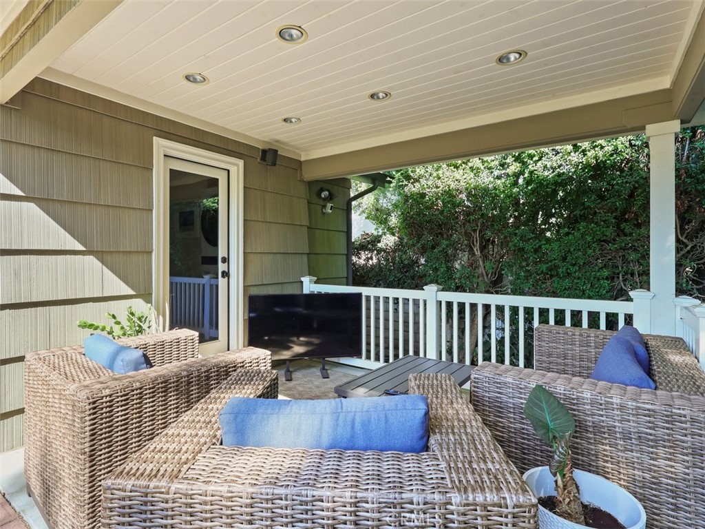 Sherman Oaks, California, 91403, United States, 4 Bedrooms Bedrooms, ,3 BathroomsBathrooms,Residential,For Sale,1848816