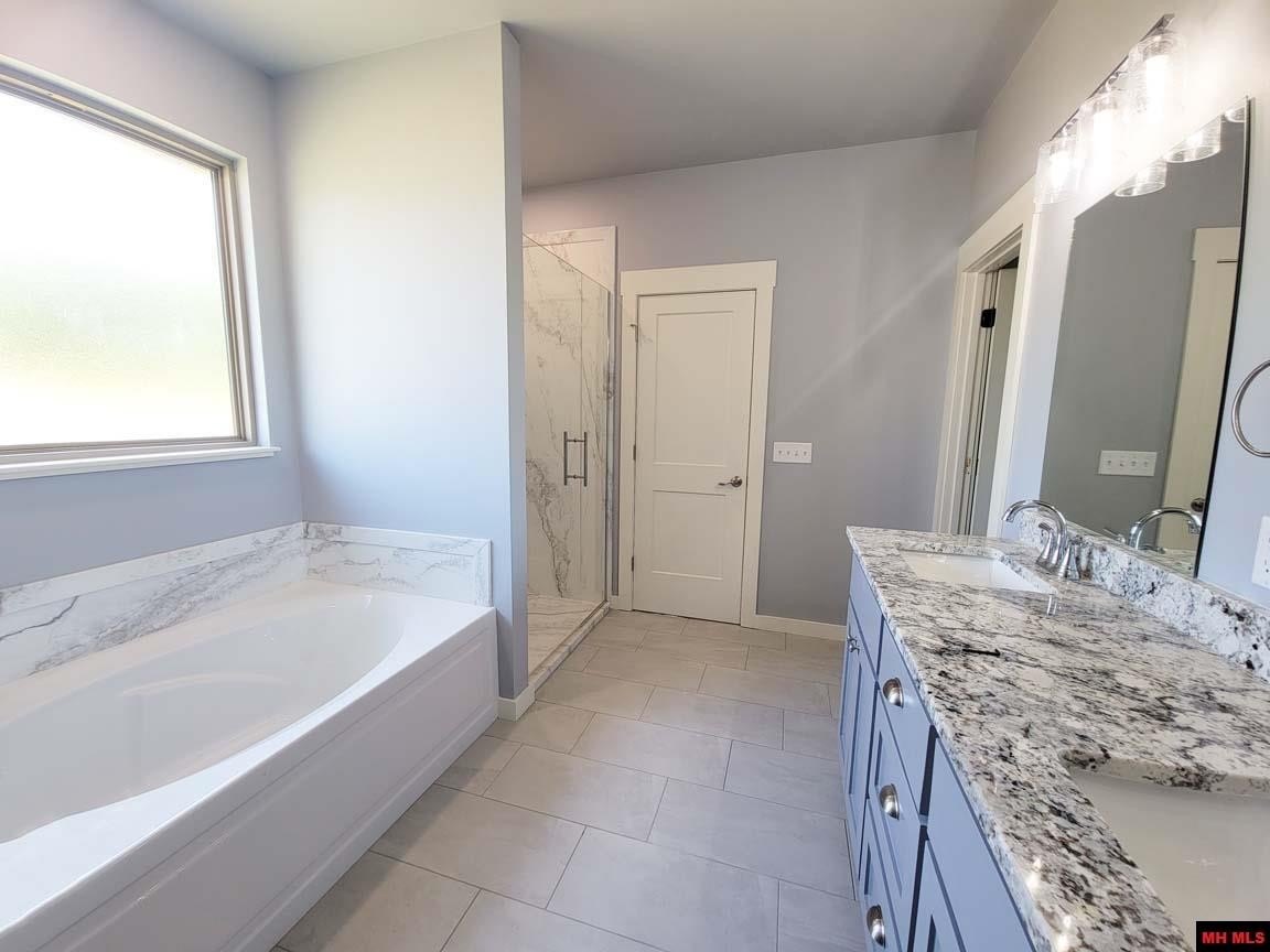 Mountain Home, Arkansas, 72653, United States, 3 Bedrooms Bedrooms, ,2 BathroomsBathrooms,Residential,For Sale,1983473