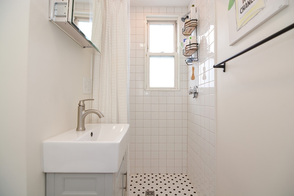 Boston, Massachusetts, 02127, United States, 2 Bedrooms Bedrooms, ,2 BathroomsBathrooms,Residential,For Sale,1826519