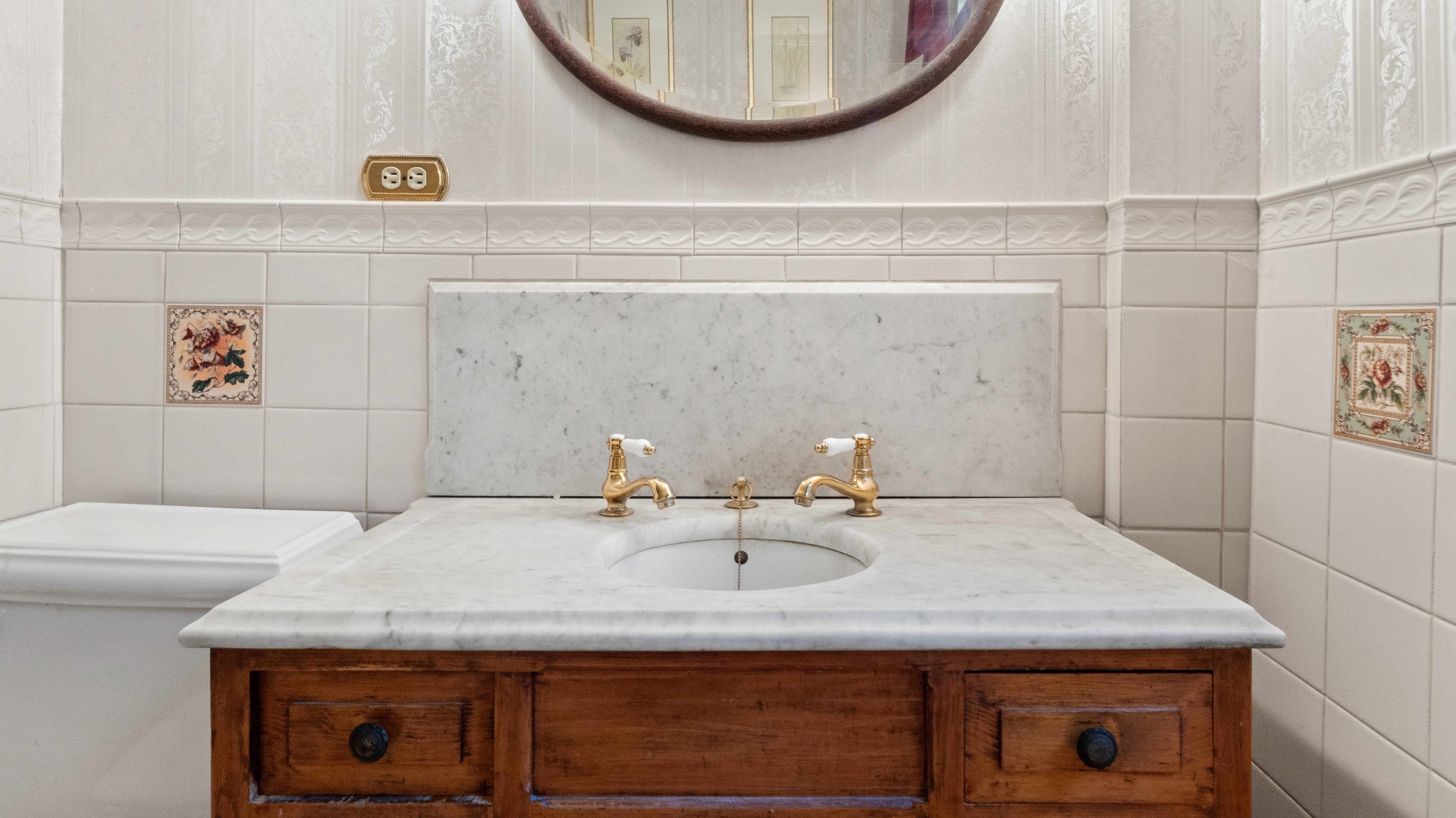  13-Acre Historic Estate with Modern Upgrades + Barn & Studio - 物件實景