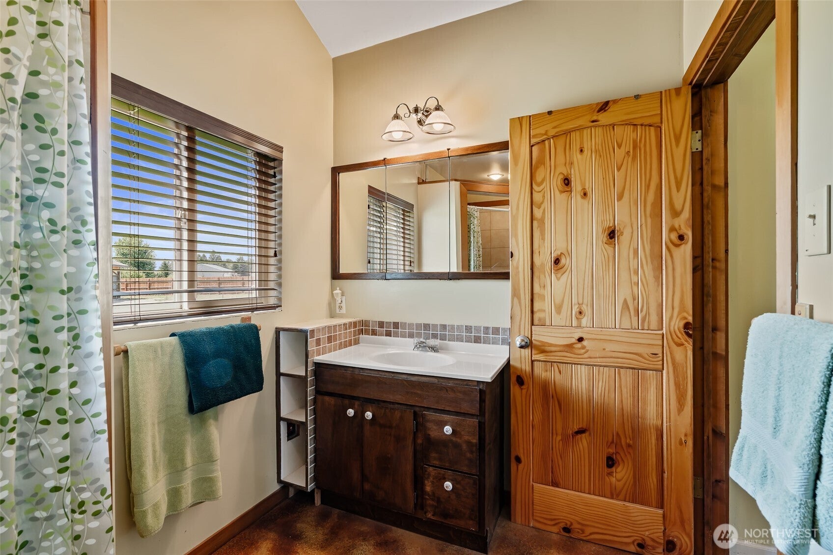Ellensburg, Washington, 98926, United States, 3 Bedrooms Bedrooms, ,1 BathroomBathrooms,Residential,For Sale,1902528